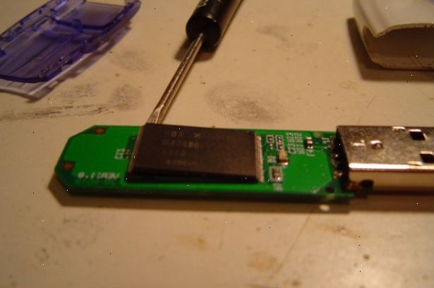 Hoe maak je een USB flash drive te herstellen. Bepaal of uw bestanden niet belangrijk genoeg om een DIY poging tot data recovery riskeren.