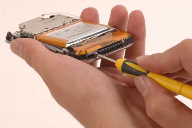 Hoe maak je een iPhone te openen. Zet uw iPhone helemaal uit, voorafgaand aan het openen van het.