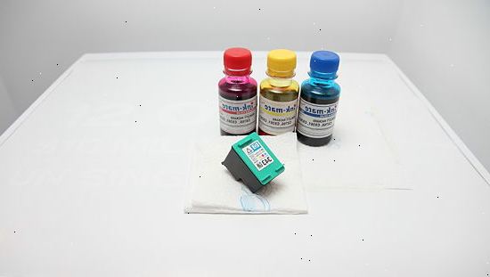 Hoe te vullen en hergebruiken van een printer cartridge. Koop een inkt refill-kit bij een kantoorboekhandel.