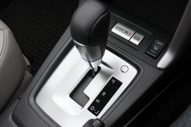 Hoe te kiezen tussen een auto met automatische of handgeschakelde versnellingsbak. Bepaal of het brandstofverbruik is een probleem.