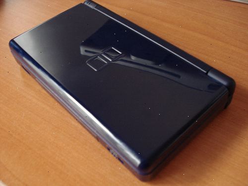 Hoe maak je een nintendo DS modden met een R4 flashkaart. Het verwerven van de R4DS (revolutie voor de DS) flashkaart van een online retailer.