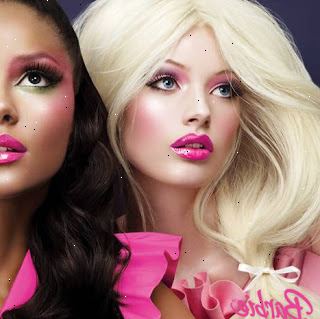Hoe te zijn als barbie. Make-up dragen correct.